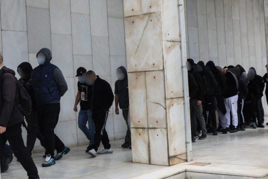 Απολογία στον εισαγγελέα των 64 συλληφθέντων