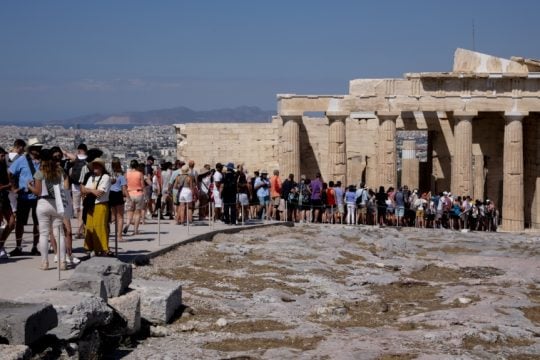 Τουρίστες στην Ακρόπολη