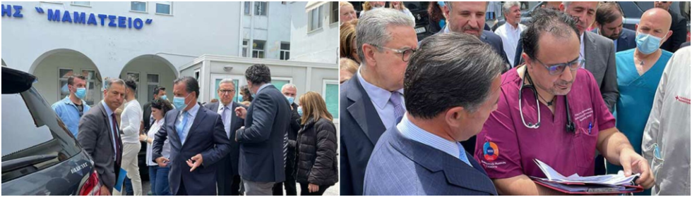 Ο κ. Γεωργιάδης στον αύλειο χώρο του «Μαμάτσειου» Νοσοκομείου Κοζάνης. Δεξιά με τον διευθυντή της ΜΕΘ, Κωνσταντίνο Στόκκο