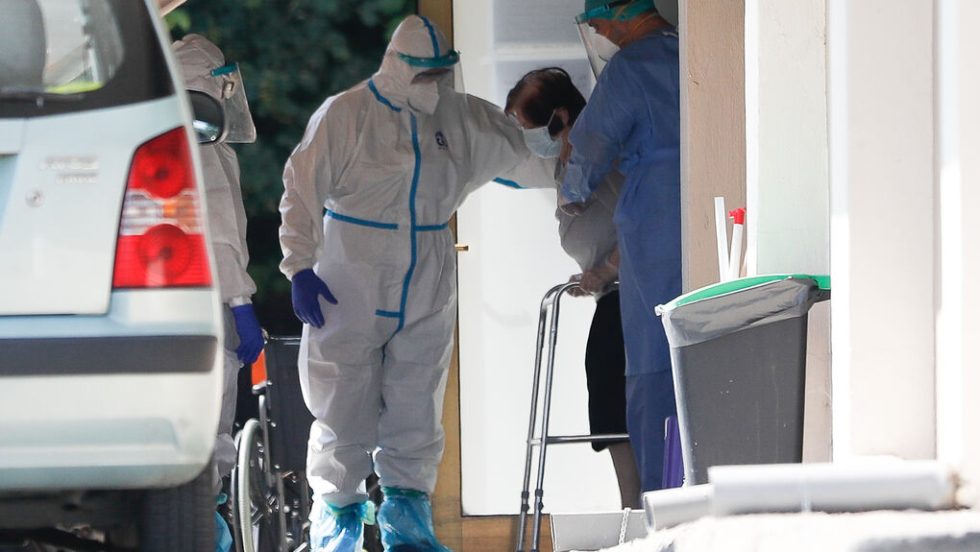 Αρχισε η δίκη για τους 28 θανάτους ηλικιωμένων, λόγω κορονοϊού, στο γηροκομείο «Αγία Κυριακή», στο Ασβεστοχώρι.