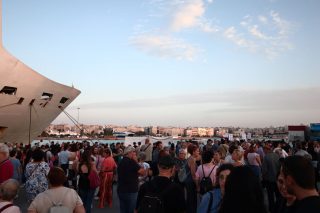 Από συγκέντρωση διαμαρτυρίας για τον θάνατο του 36χρονου Αντώνη Καργιώτη και το πλοίο «BLUE HORIZON» στην πύλη Ε3, στο λιμάνι του Πειραιά