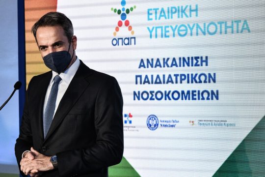 Πριν από δύο χρόνια, ο πρωθυπουργός καμάρωνε για την ανακαίνιση παιδιατρικών νοσοκομείων, ωστόσο μέχρι και σήμερα σφυρίζει αδιάφορα για τις τραγικές ελλείψεις σε ιατρικό προσωπικό.
