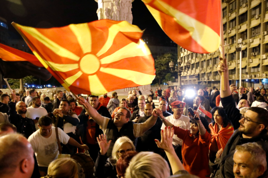 Οπαδοί του VMRO-DPMNE στα Σκόπια