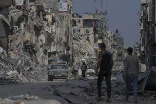 Οι Παλαιστίνιοι λιμοκτονούν στα ερείπια της Γάζας, αλλά δεν θέλουν να υποκύψουν στους εκβιασμούς του Ισραήλ