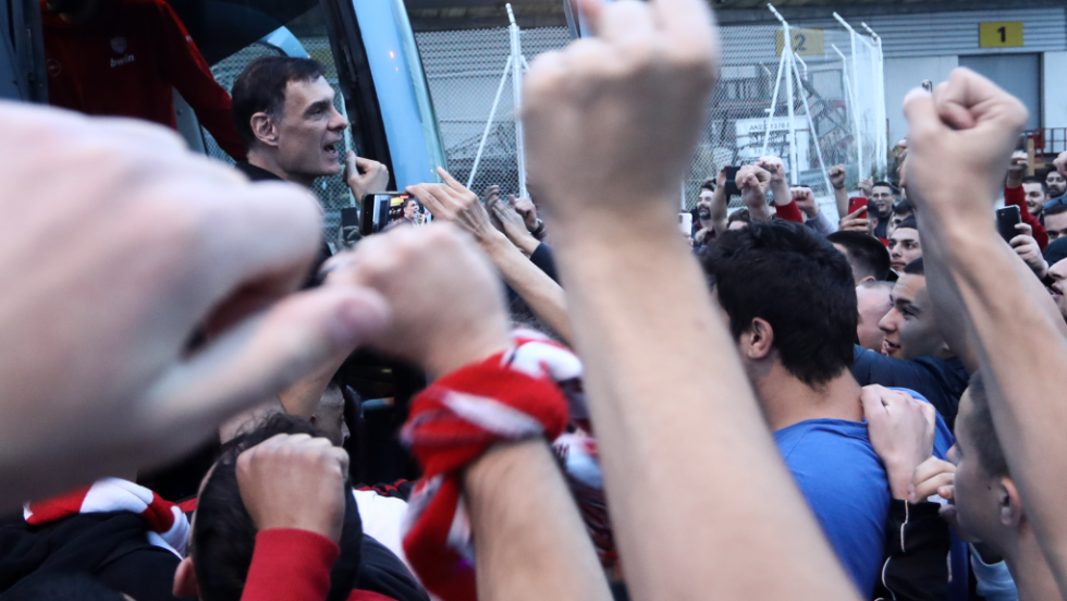 Πανηγυρική υποδοχή στο «Ελ. Βενιζέλος» του Γιώργου Μπαρτζώκα