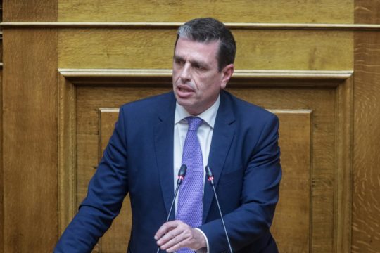 Ο ΣΥΡΙΖΑ καταγγέλλει Καιρίδη για επίθεση σε δημοσιογράφους [βίντεο]