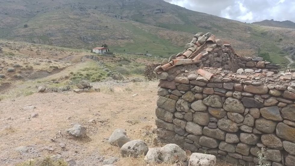 Η περιοχή όπου προβλέπεται να κατασκευαστεί ο άνω ταμιευτήρας του υβριδικού σταθμού στη θέση Αετός