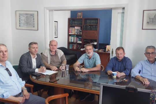 ο Νίκος Φίλης με εκπροσώπους του ΟΙΕΛΕ