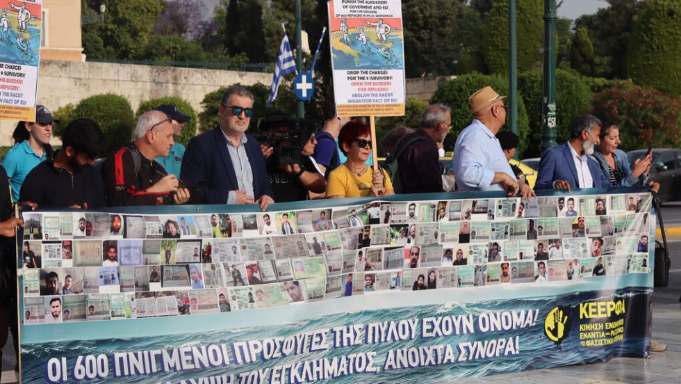 Από τη χθεσινή συγκέντρωση της ΚΕΕΡΦΑ στο Σύνταγμα σε αλληλεγγύη με τους διωκόμενους ναυαγούς
