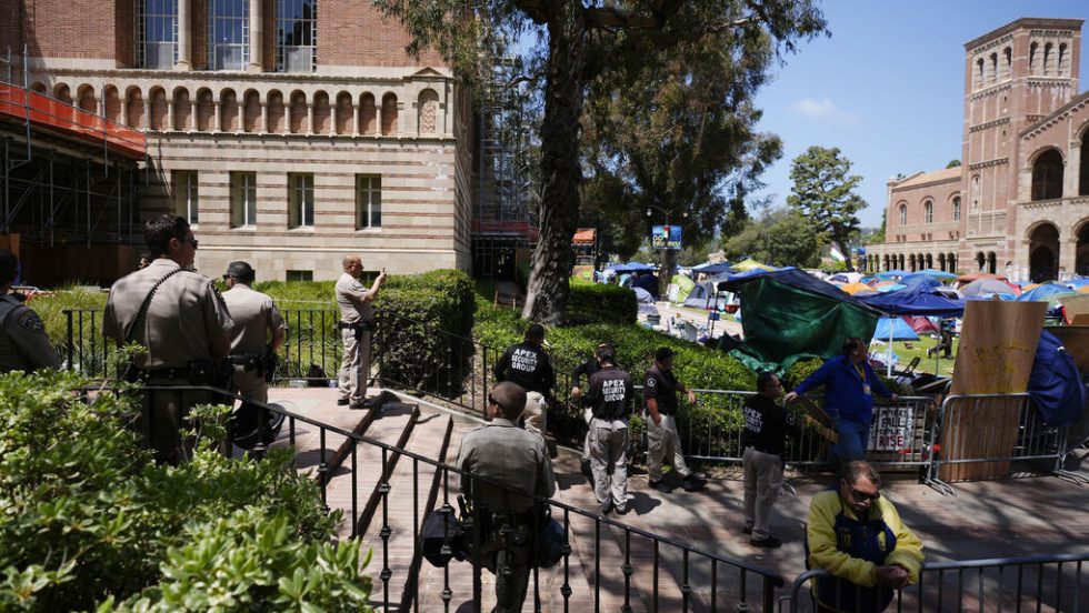 Το φοιτητικό κάμπους στο UCLA ζητάει τον τερματισμό της γενοκτονίας καταδικάζοντας την πολιτική Μπάιντεν