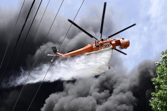 Εκρηξη και πυρκαγιά σε εργοστάσιο  στο Πανόραμα Κηφισιάς