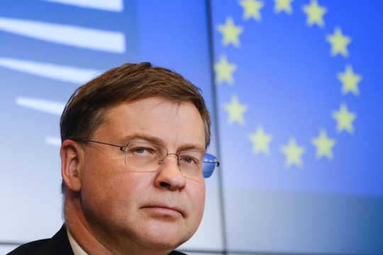 Ο αντιπρόεδρος της Ευρωπαϊκής Επιτροπής Βάλντις Ντομπρόφσκις τόνισε ότι η Ευρώπη θα συνεχίσει τις προσπάθειες για τη δίκαιη και κατάλληλη φορολόγηση στις πλατφόρμες της ψηφιακής οικονομίας