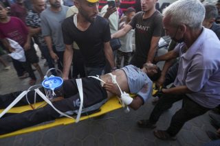 Τραυματίες στη Γάζα από τους βομβαρδισμούς στον προσφυγικό καταυλισμό Νουσεϊράτ