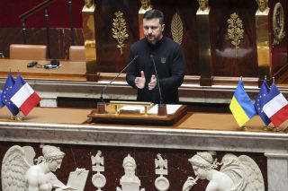Ο Βολοντίμιρ Ζελένσκι στη γαλλική Εθνοσυνέλευση