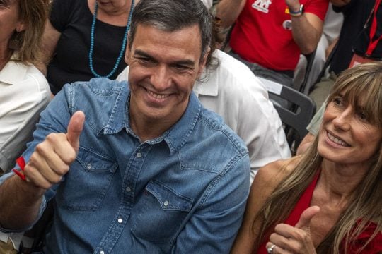 Ο Πέδρο Σάντσεθ με τη σύζυγό του, Μπεγκόνια Γκόμεθ