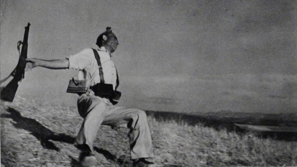 nekros ispanikos emfylios by robert capa