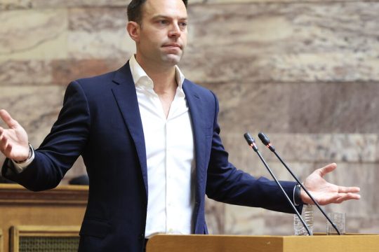 Ο Στ. Κασσελάκης στη χτεσινή ομιλία στην Κοινοβουλευτική Ομάδα του ΣΥΡΙΖΑ