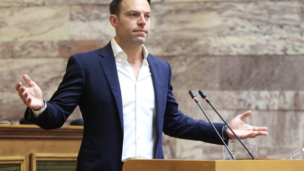 Ο Στ. Κασσελάκης στη χτεσινή ομιλία στην Κοινοβουλευτική Ομάδα του ΣΥΡΙΖΑ
