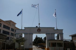 Η είσοδος των εγκαταστάσεων της πρώην ΠΥΡΚΑΛ στον Υμηττό
