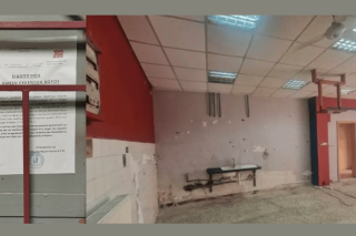 Η ειδοποίηση για άμεση εκκένωση που είχε θυροκολληθεί στην είσοδο του «αυτοδιαχειριζόμενου κυλικείου Ιατρικής»