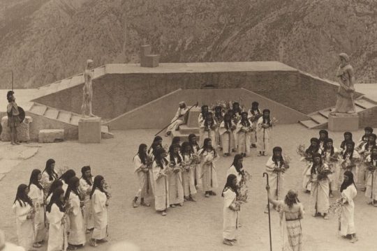 Στιγμιότυπο από την παράσταση «Ικέτιδες», 1930