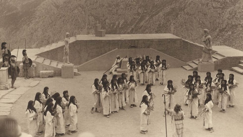 Στιγμιότυπο από την παράσταση «Ικέτιδες», 1930