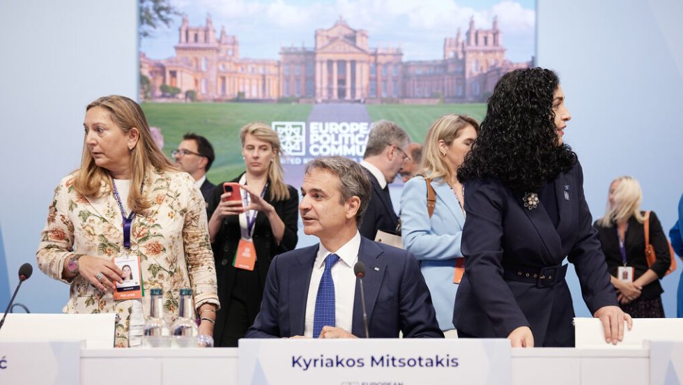 O Κυρ. Μητσοτάκης σε στιγμιότυπο από τη χθεσινή 4η σύνοδο της Ευρωπαϊκής Πολιτικής Κοινότητας που έγινε στο Οξφορντσάιρ του Ηνωμένου Βασιλείου