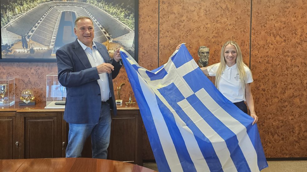 η σημαία στην Αντιγόνη Ντρισμπιώτη