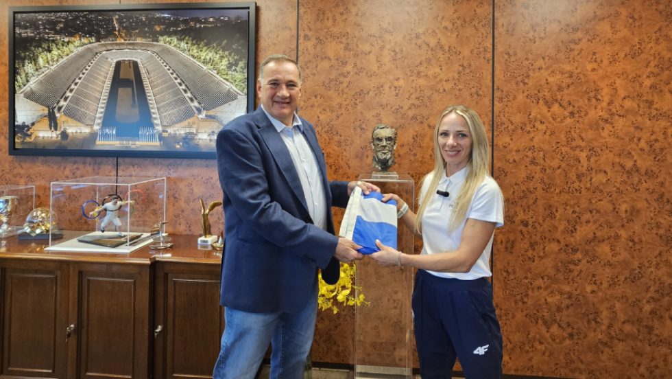 η σημαία στην Αντιγόνη Ντρισμπιώτη