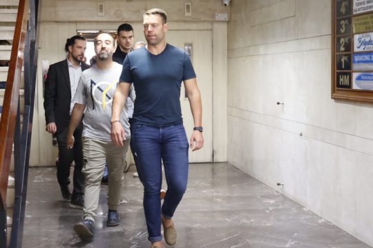 ο Στέφανος Κασσελάκης στα γραφεία της εφημερίδας «Αυγή»