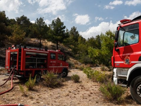 Φωτιά στα Κρυονέρια Αιτωλοακαρνανίας – Καίγεται δύσβατη δασική έκταση