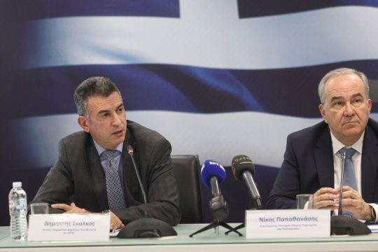 O γενικός γραμματέας Δημοσίων Επενδύσεων και ΕΣΠΑ, Δ. Σκάλκος, και ο υπουργός Εθνικής Οικονομίας, Ν. Παπαθανάσης
