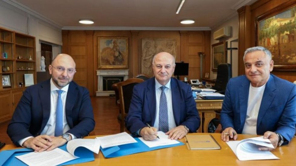 Ο υπουργός Αγροτικής Ανάπτυξης υπέγραψε με τους εκπροσώπους της HVA και της ΤΕΡΝΑ την ανάθεση της μελέτης για τα νερά της Κρήτης με ορίζοντα την... ιδιωτικοποίηση