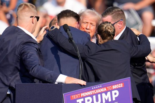 trump-epithesi