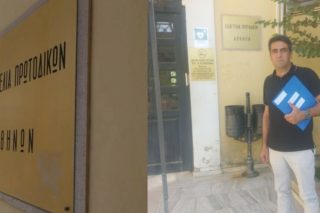 Ο πρόεδρος της ΕΘΕΑΣ, Παύλος Σατολιάς, καταθέτει μηνυτήρια αναφορά