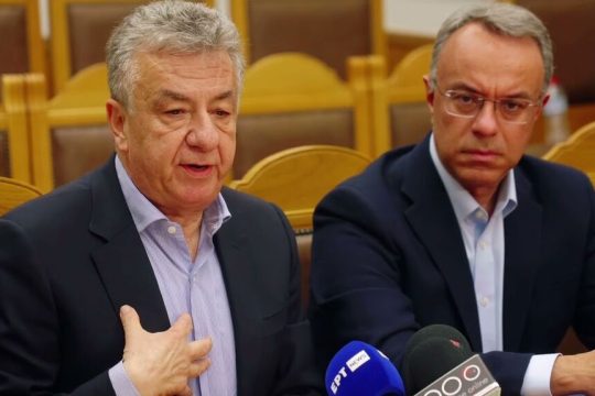 Ο περιφερειάρχης Κρήτης, Σταύρος Αρναουτάκης, και ο υπουργός Υποδομών, Χρήστος Σταϊκούρας, με τα ψεύτικα τα λόγια τα μεγάλα για τα έργα οδικής ασφάλειας έχουν εξοργίσει τους Κρητικούς