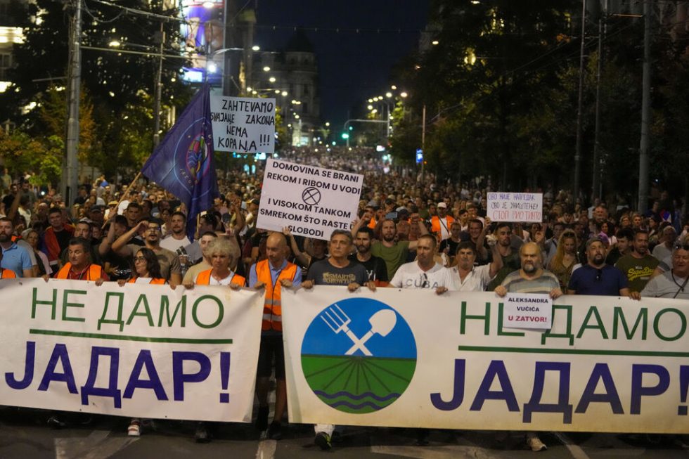 Διαδήλωση στο Βελιγράδι ενάντια στην εξόρυξη