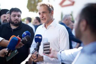 Επιστρέφοντας για διακοπές στα Χανιά, ο Κυριάκος Μητσοτάκης βρήκε «λίγους» τους πολίτες που επλήγησαν από την καταστροφή
