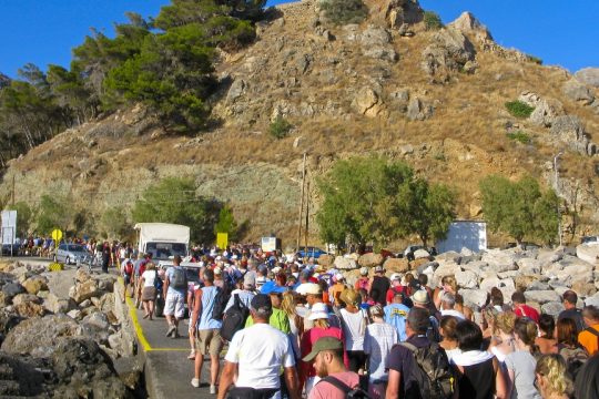 Τουρίστες στο φαράγγι της Σαμαριάς