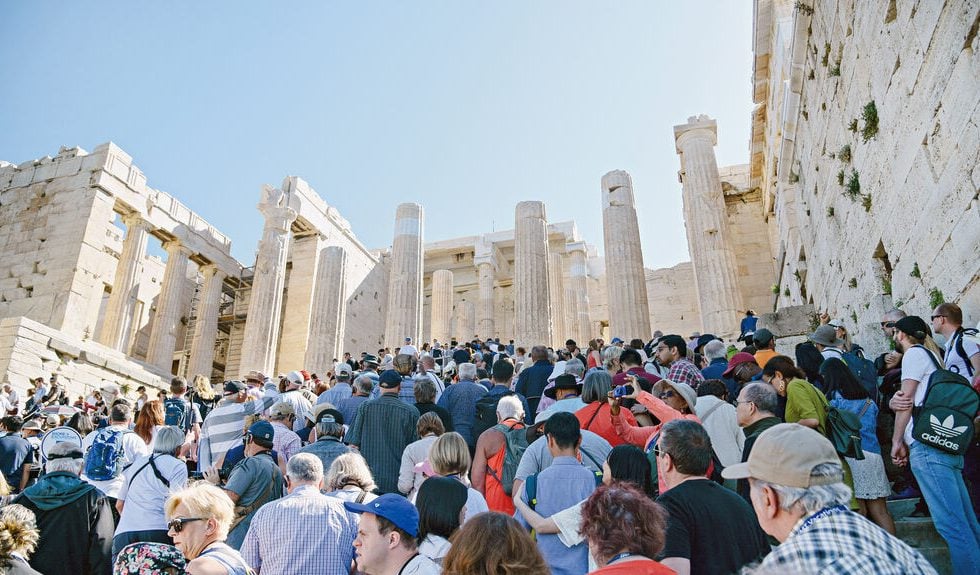 Αυξάνεται συνεχώς το κόστος του υπερτουρισμού