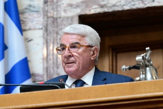 Προεδρεύων