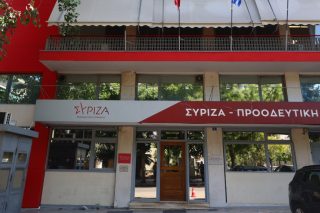 ΣΥΡΙΖΑ: «Το σκάνδαλο των παρακολουθήσεων είναι γαλάζιο και με υπογραφή Μητσοτάκη»