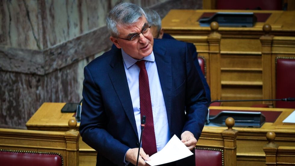 Ο υφυπουργός Κοινωνικής Ασφάλισης Π. Τσακλόγλου