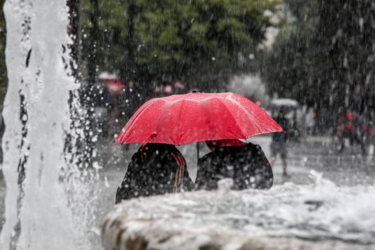 Μαρουσάκης: Από τα 32άρια σε 10ήμερο αστάθειας με αρκετές βροχές και καταιγίδες