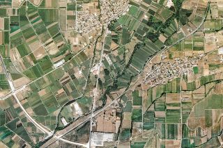 Φωτογραφία από drone αγροτεμαχίων και καλλιεργήσιμων εκτάσεων