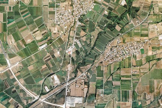 Φωτογραφία από drone αγροτεμαχίων και καλλιεργήσιμων εκτάσεων