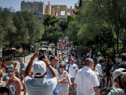 Εκτοξεύτηκαν τα τουριστικά έσοδα στο πρώτο δίμηνο του 2026: Αύξηση κατά 70,7%