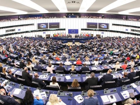Αυστηροποιείται το άσυλο και με «σφραγίδα» του Ευρωκοινοβουλίου