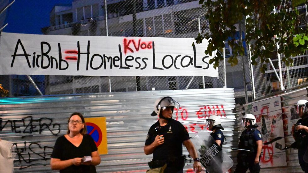 Από τις κινητοποιήσεις κατά της κατασκευής σταθμού μετρό στην πλατεία Εξαρχείων