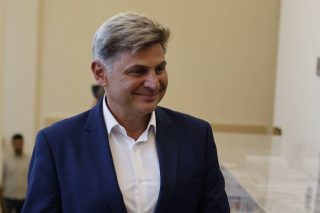 Νίκος Φαραντούρης